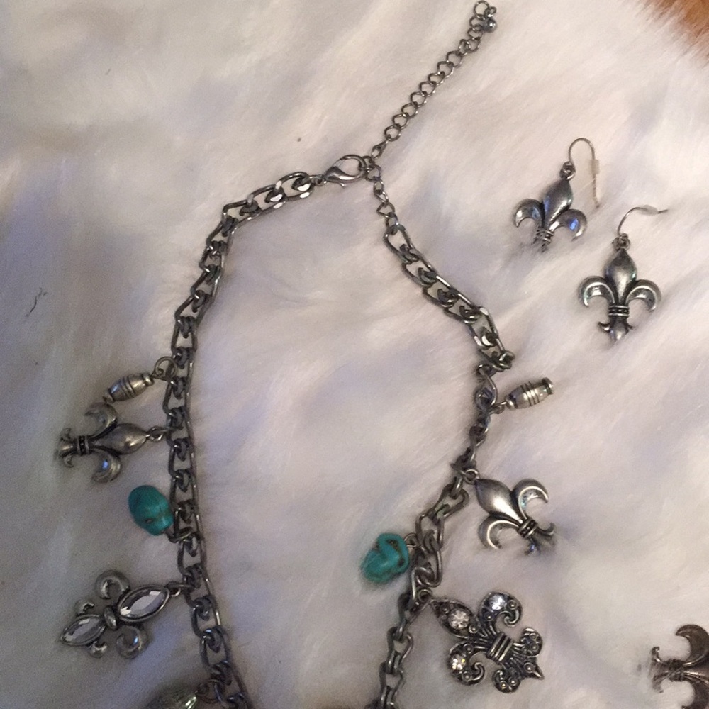 Fleur-de-lis necklace/bracelet/earrings - Picture 3 of 8